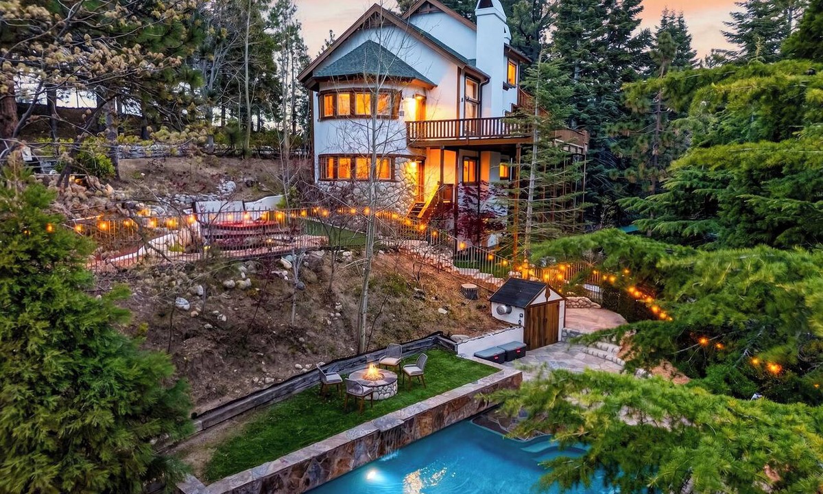 Lake Arrowhead House | Heated Pool + Hot Tub + Fire Pit + Game Room | Mins to Lake Arrowhead + Village