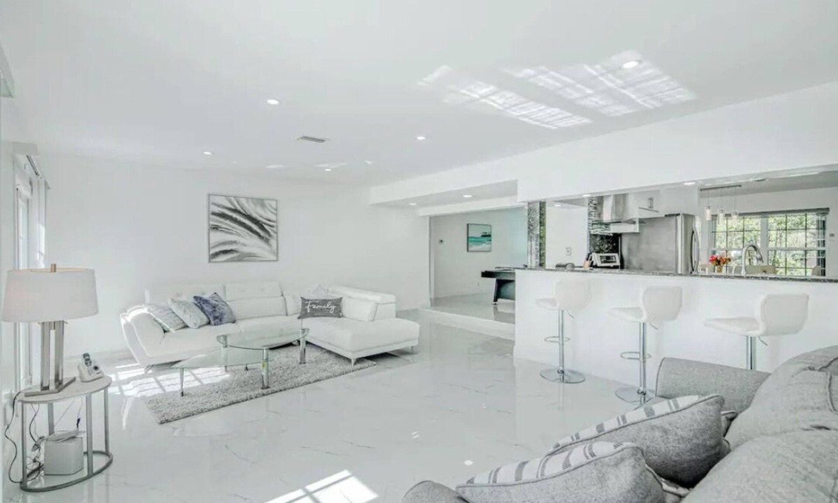Fort Lauderdale House | Heated pool,Spacious modern 3-bed/2 bath ,/5 mile to the beach.Water canal view