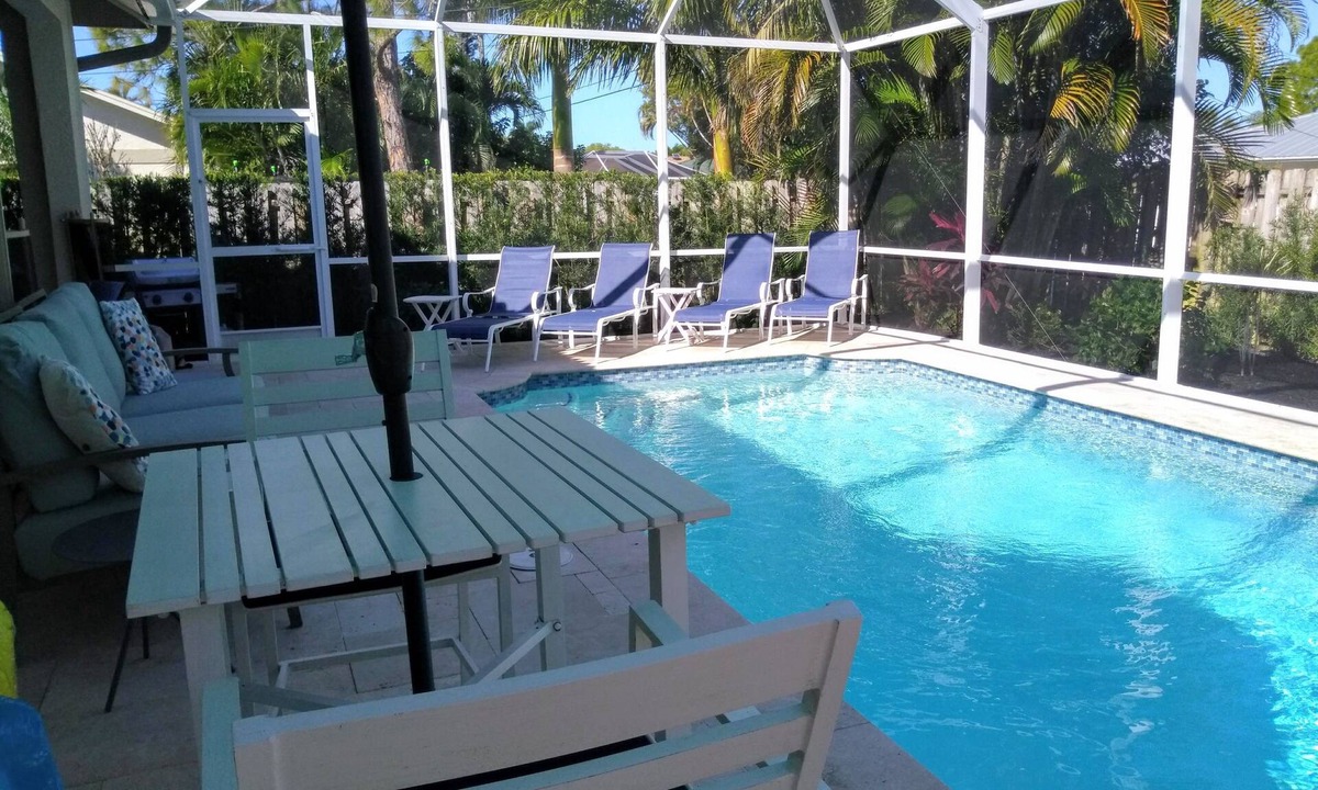 Naples Park House | High End 4 Bdrm Heated Pool Walk To Gulf Walk To Mercato Walk To The Ritz