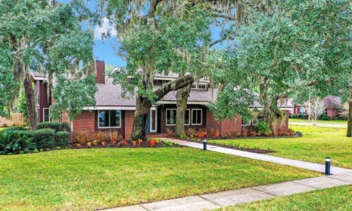 Jacksonville House | Home Away from Home! Close to Everything! JU only 5 Mins Away!