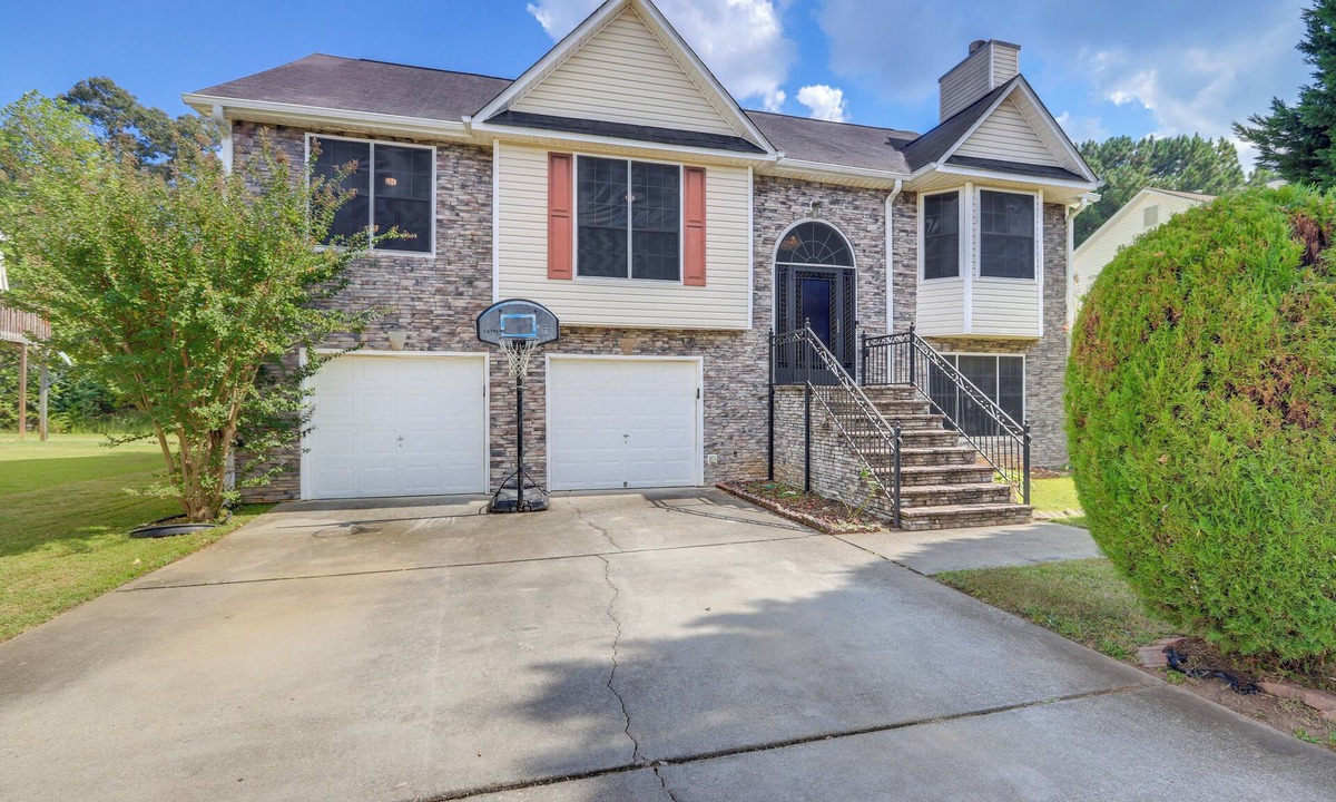 Hampton House | Home w/Large Yard in Quiet Atlanta Suburb