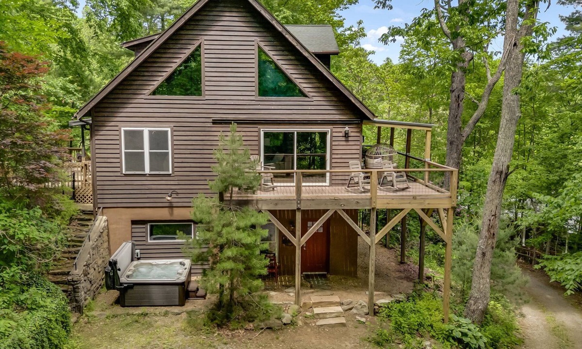 Asheville Cabin | Hot Tub Cabin🏡 Pet-Friendly + Biltmore Pass | 10min to Asheville