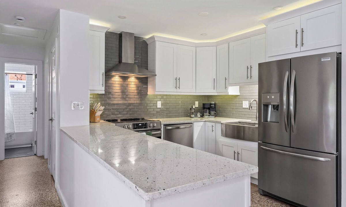 Parker Ridge House | Hot Tub Game Room Mini Golf Fire Pit Central Location Sleeps 8
