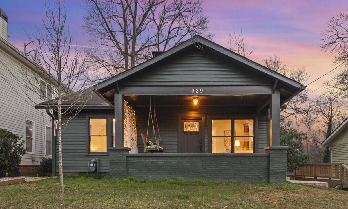 East Side House | Hot Tub | Pet Friendly | Outdoor Movie Theater