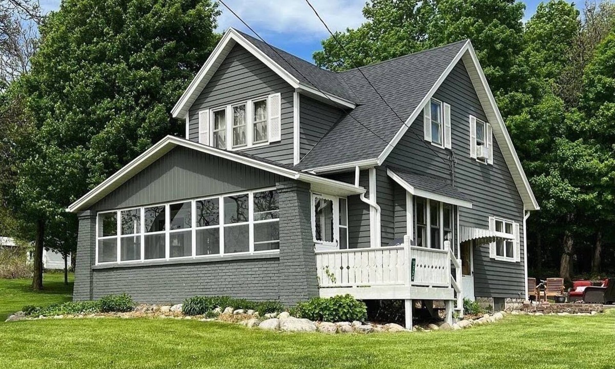 Byron Center House | House 7 beds, 2 baths Farms Stay at a Pygmy Goat Farm in Byron Center, Michigan