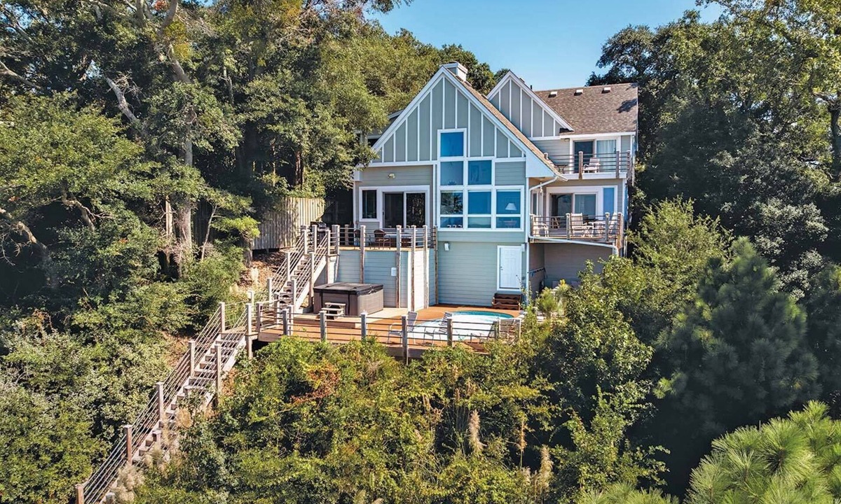 Tuckahoe House | How Sweet The Sound - Beautiful 3 BR Soundfront home overlooking the Currituck Sound w/Private Pool