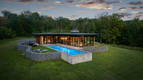 Hudson House | Hudson Ridge - Hot Tub, Fire Pit & Fireplace