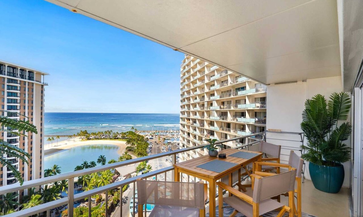 Waikiki Condo | Ilikai 1718 Free Parking* Ocean/Lagoon King Bed, Sofa Bed