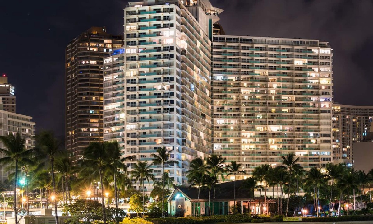 Waikiki Hotel | Ilikai by Luana Hawaii Vacation Rentals