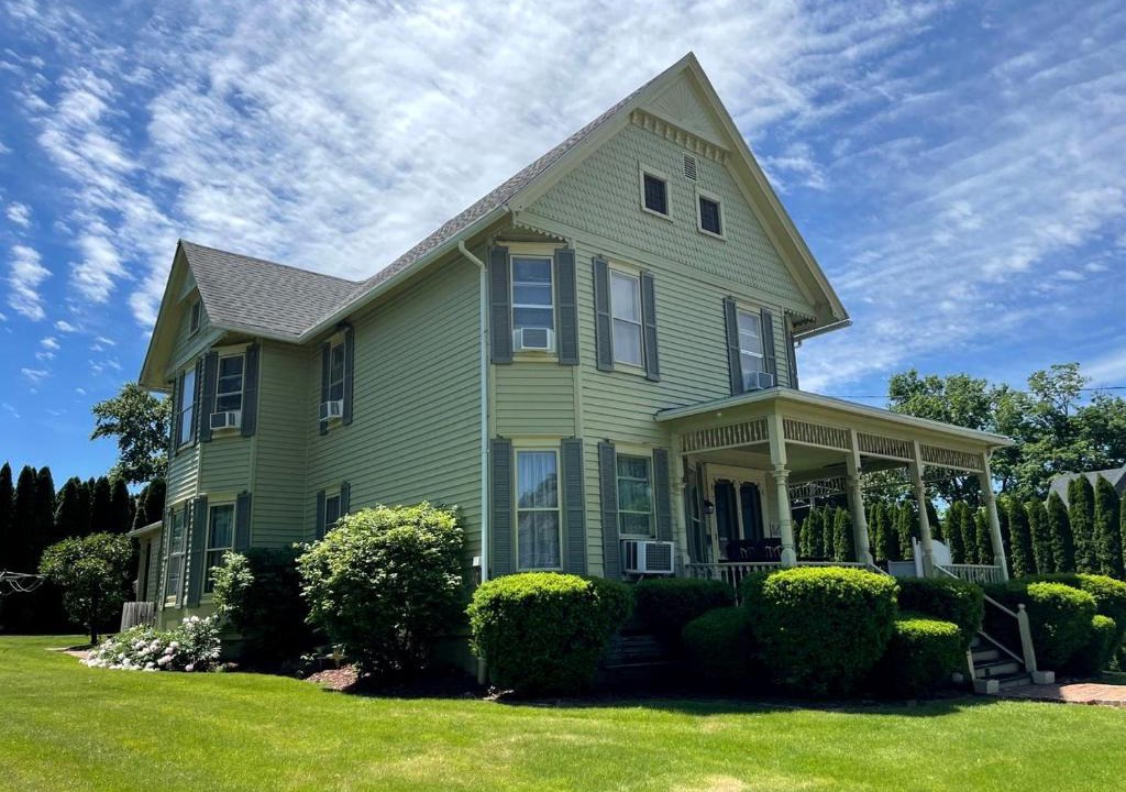Penn Yan House | Incredible Cottage with Hot-tub in Penn Yan, New York