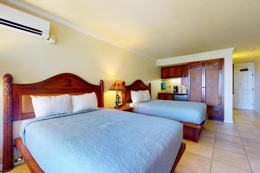 Wailua Hotel | Islander on the Beach 211
