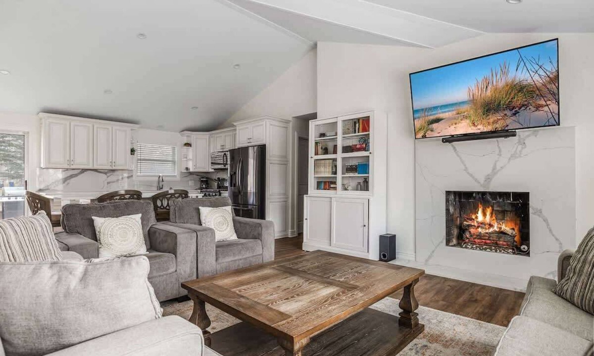 Benton Harbor House | Juniper Presents: Walk to Rocky Gap Beach, Trails & Nr St Joe Fun