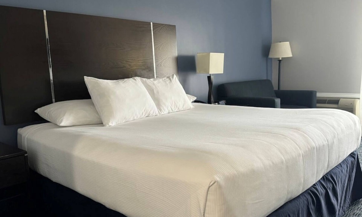 Old Towne Hotel | King Balcony Retreat with Breakfast Near Beach, Surf Lessons and the Pier