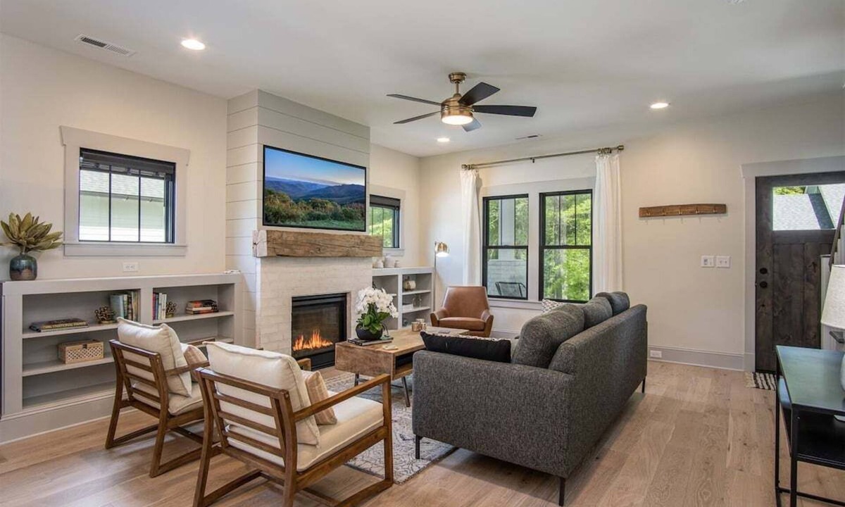 Brevard House | Kings Creek Cottage Downtown