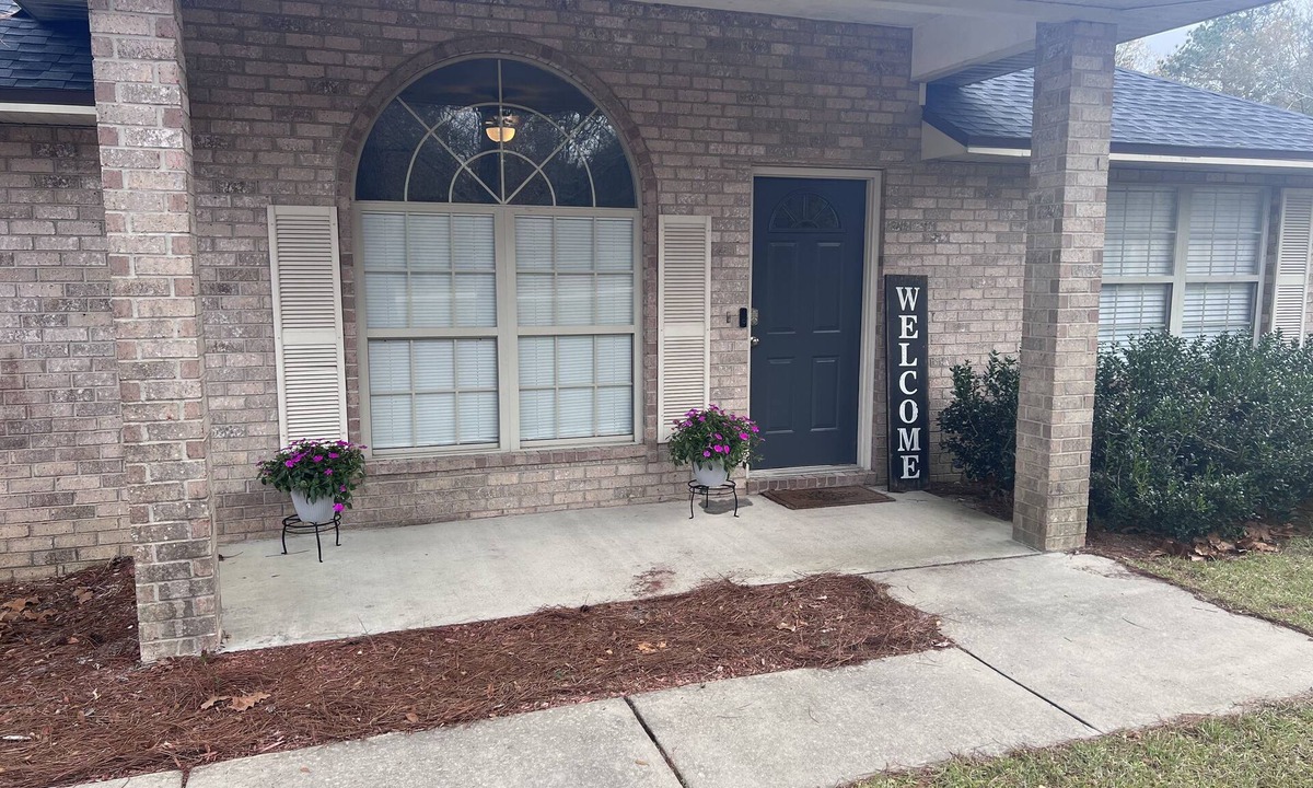 Lake City House | Lake City Luxury, Brand New Listing . 8 mins to heart of Lake City