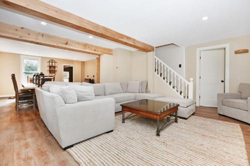 Lake Luzerne-Hadley House | Lake Luzerne House Sauna, Hot Tub, Walk to Beach