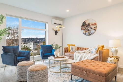East Queen Anne House | Lake Union Rooftop, Sleeps 12, Parking & Sauna