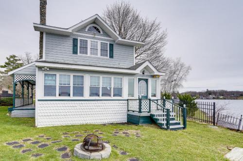 Pittsfield House | Lake Views & Dock Access - Pittsfield Cottage!