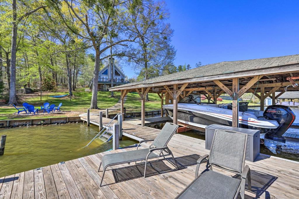 Eatonton House | Lakefront Eatonton Home: Boat Dock + Fire Pit