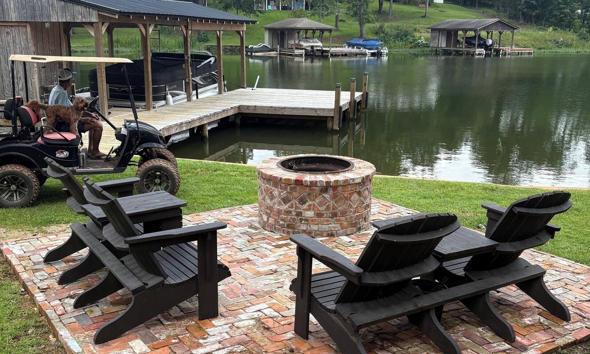 Milledgeville House | Lakefront Property Fish, Cook and EAT! Swim, Float, Relax