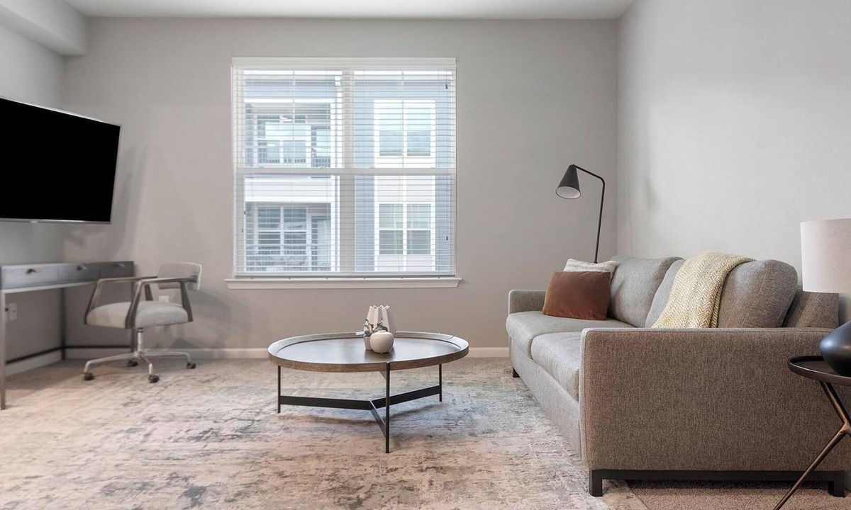 Chesterfield Apartment | Landing | Modern 1BD, Gym, Courtyard