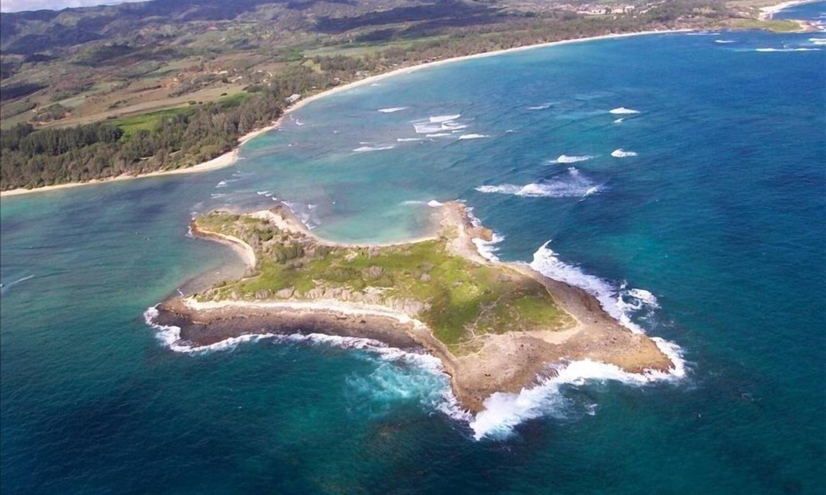 Laie House | Large Beachfront 5 Bedroom Home
