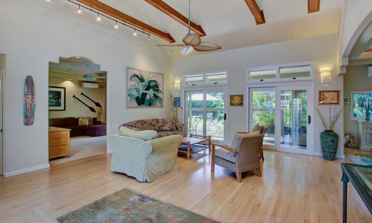 Bayview House | Large beautiful home with air conditioning! Walk to Beaches, Resort Pool
