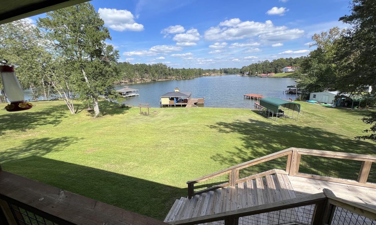 Milledgeville House | Large Lake Front Home 10 min from Downtown Milledgeville. 5 Bed, 2.5 Bath