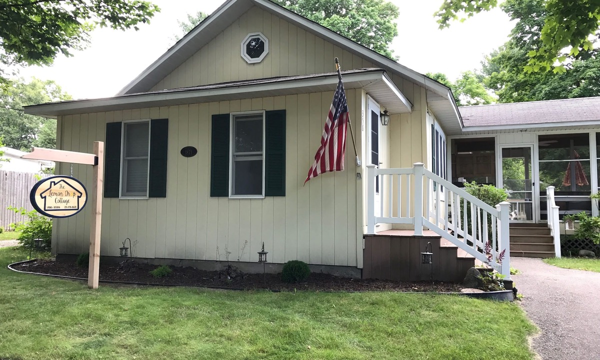 Pentwater House | Location, Location, Location! Walk to everything downtown has to offer!
