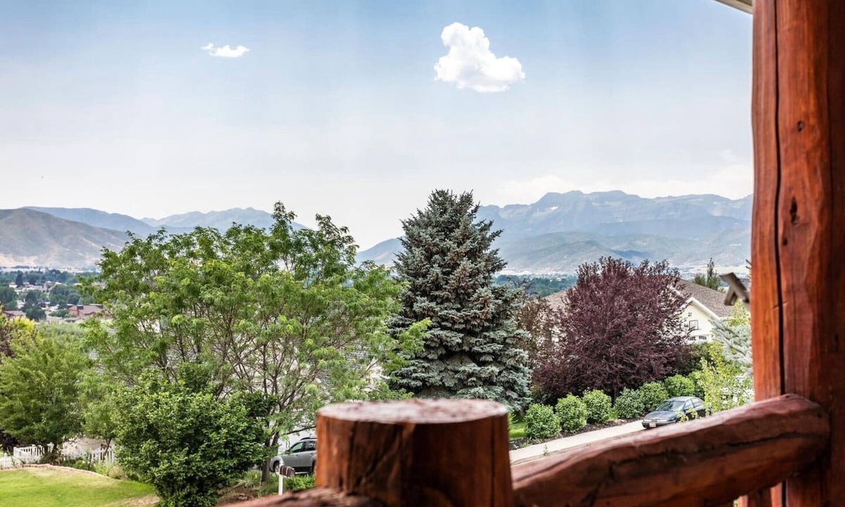 Heber House | Lodge Sleeps 16 · Hot Tub · Mtn Views