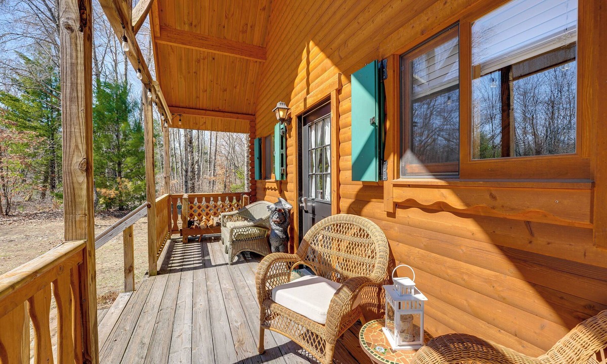 White Cloud Cabin | Log Cabin Near Dragon Trail at Hardy Dam!