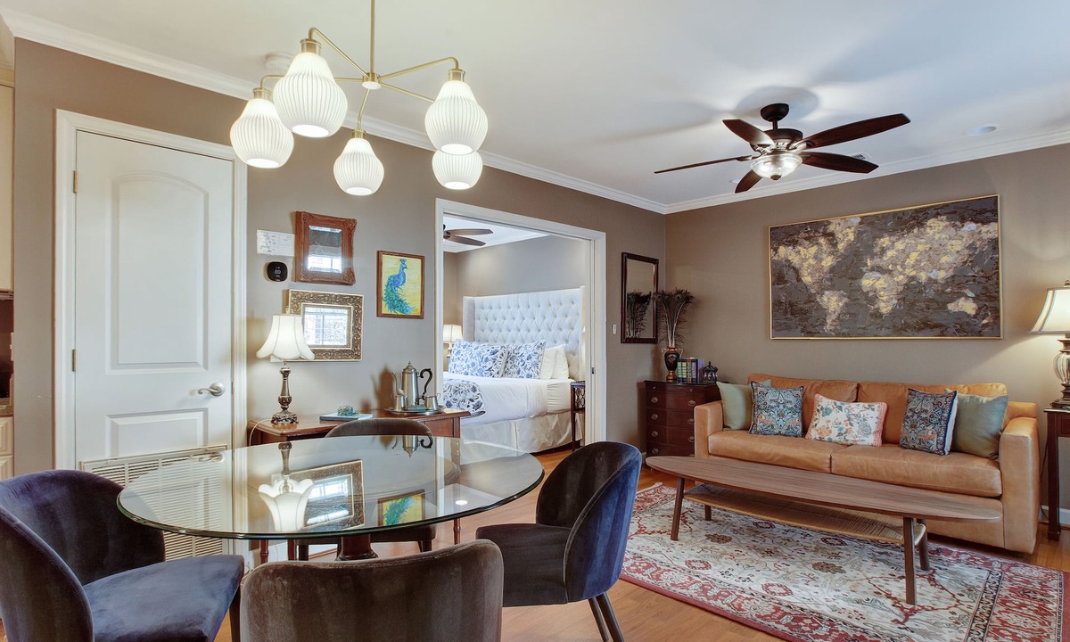 Historic District - North House | Lovely Carriage House In the Middle of Downtown!