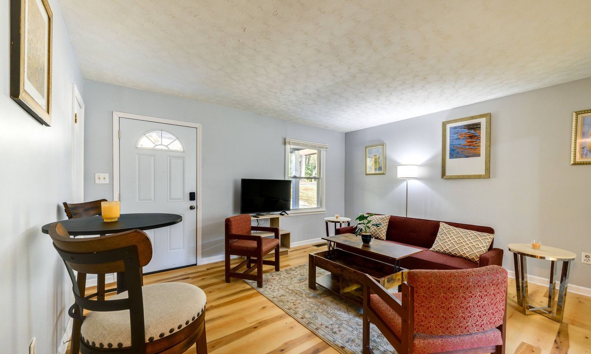 Forsyth House | Lovely Forsyth Home ~ 2 Mi to Tift College!