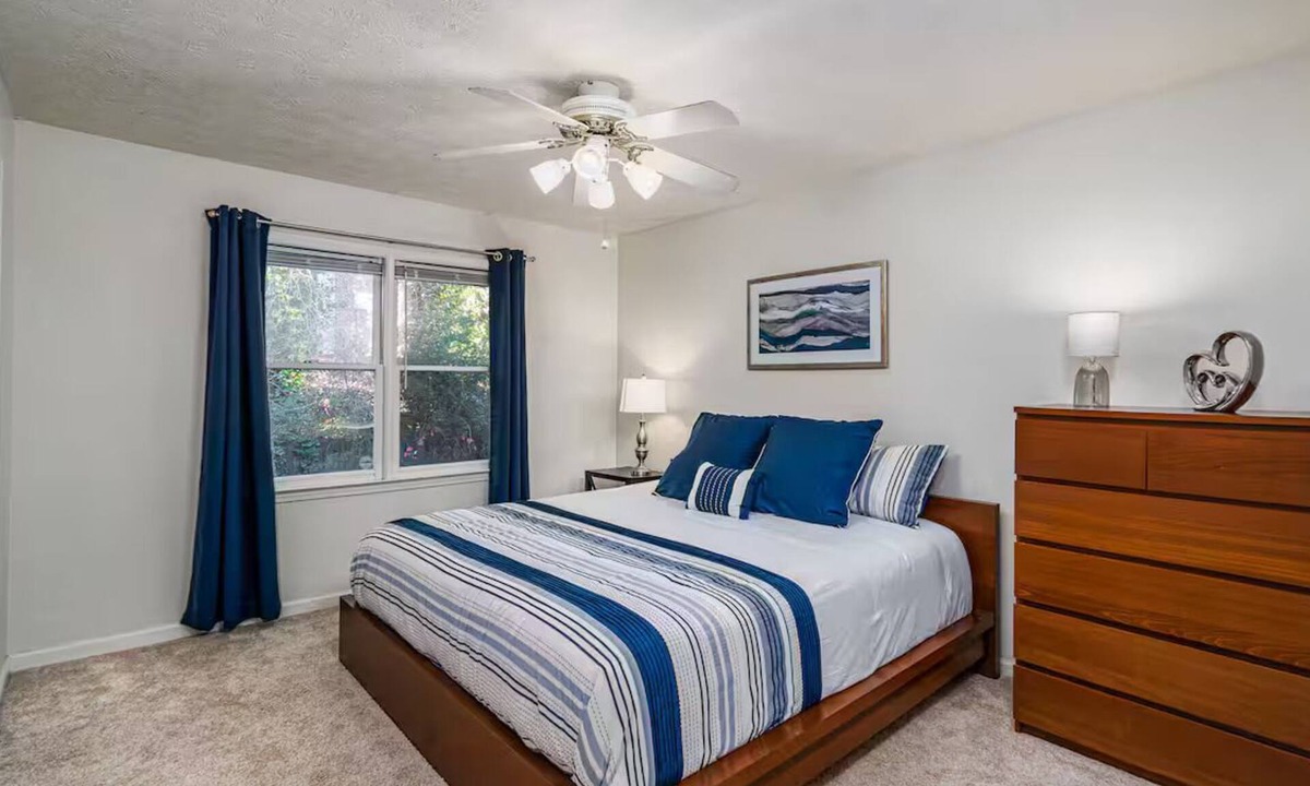 Decatur House | Lovely townhome in Avondale Estates - 2 bedrooms 2.5 bathrooms.