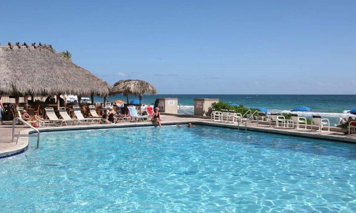 Galt Mile Hotel | Luxe Beach Resort -No resort fee- Cozy 1 bedroom -Large Pool-Sleeps 7