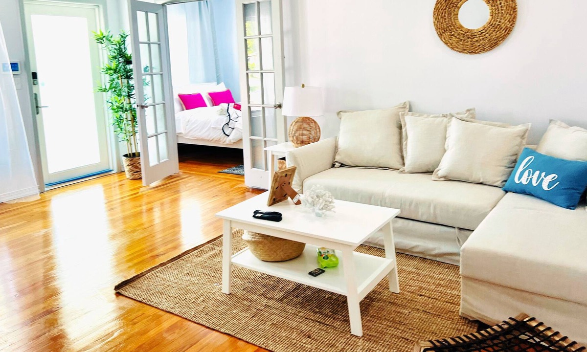 Royal Poinciana House | Luxurious 2500 sqft, Near Beach