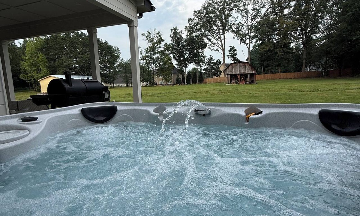 Clarkdale House | Luxury 4-bedroom home with 2 kitchens, hot tub, and gym: Group & Family Retreats