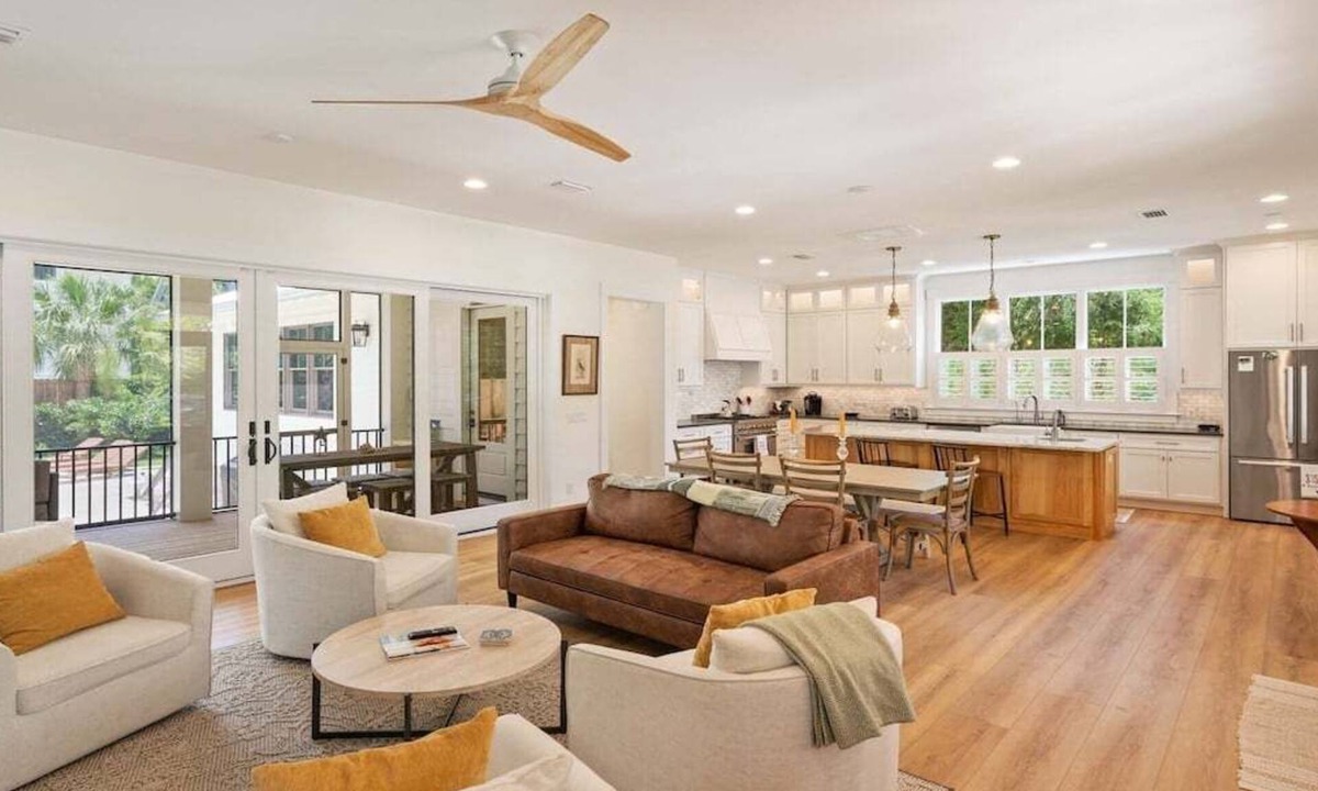 East Beach House | Luxury East Beach Vacation Rental with Private Pool | Sleeps 13 | Astin Cottage