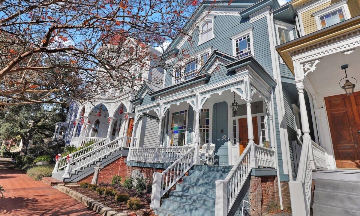 Historic Downtown Savannah House | Luxury Victorian near Forsyth Park/Heated Private Pool/Gated Parking