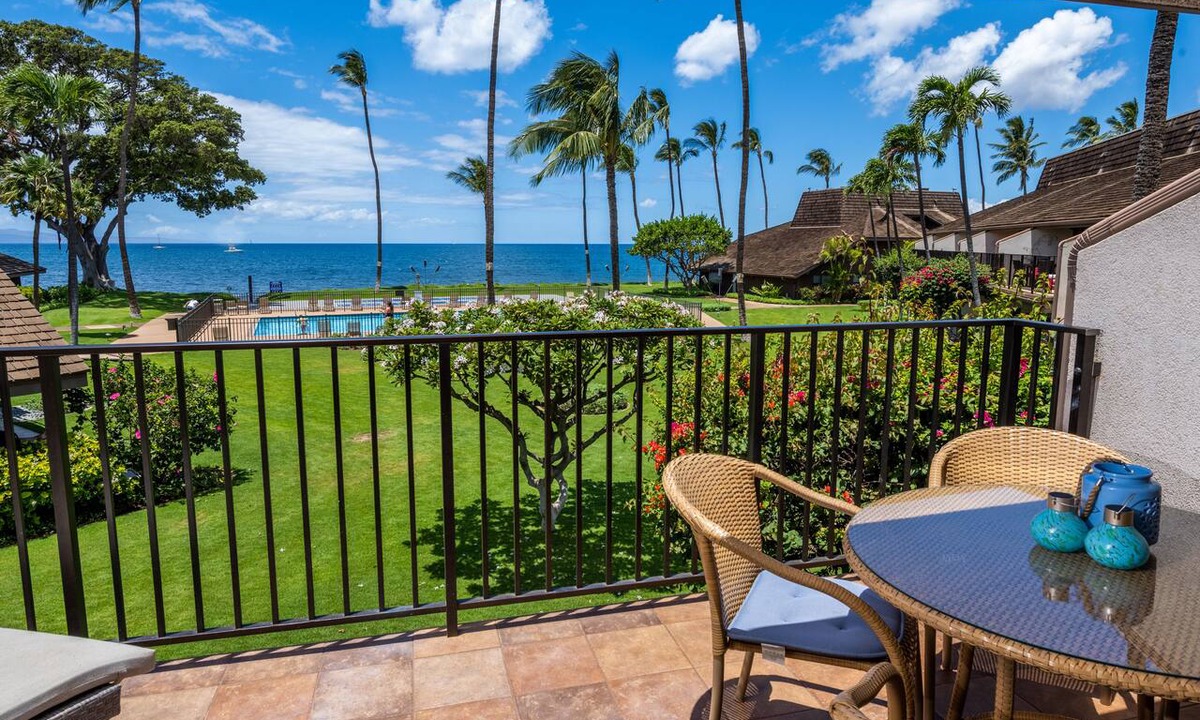 Kihei Condo | Ma'alaea Surf, Unit F6 2 BR Beachfront Condo, AC, Wi-Fi, Pool, TV, Kitchen