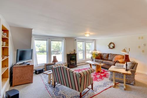 Manchester Center Apartment | Manchester Center Retreat w/Mtn View, Near Skiing