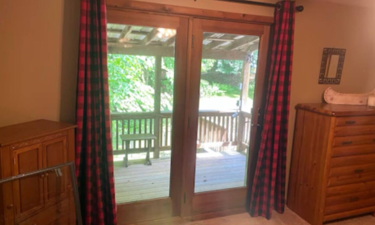 Town of Webb Ski Chalet | Marvelous 3-bedroom chalet in Old Forge