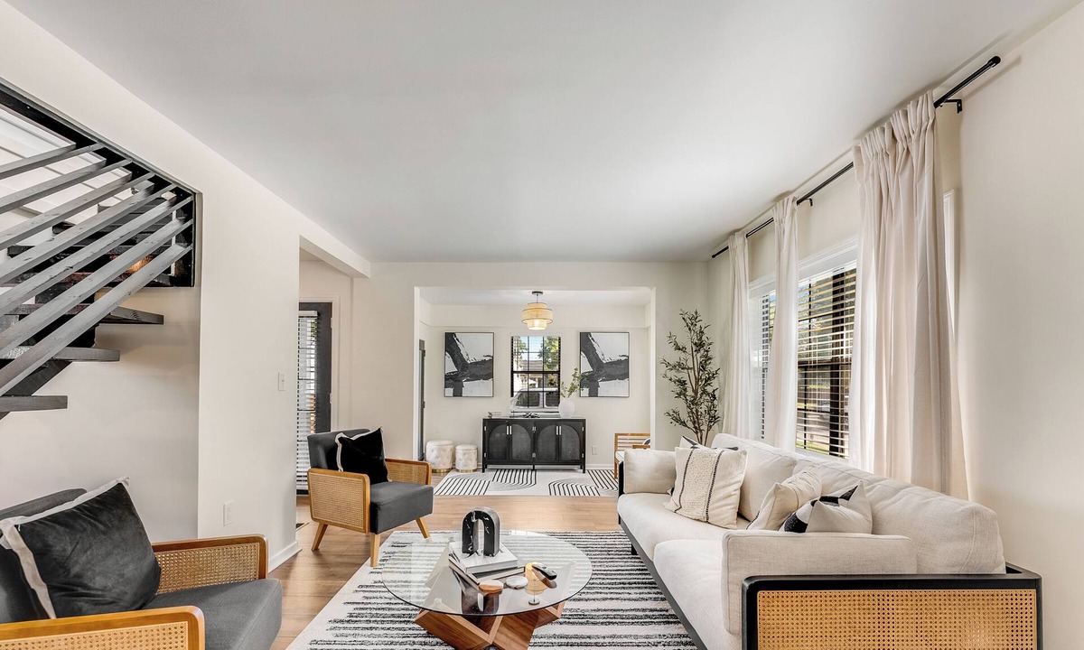 College Park House | Modern comfort in the Heart of Atlanta. Ideal for Getaways.
