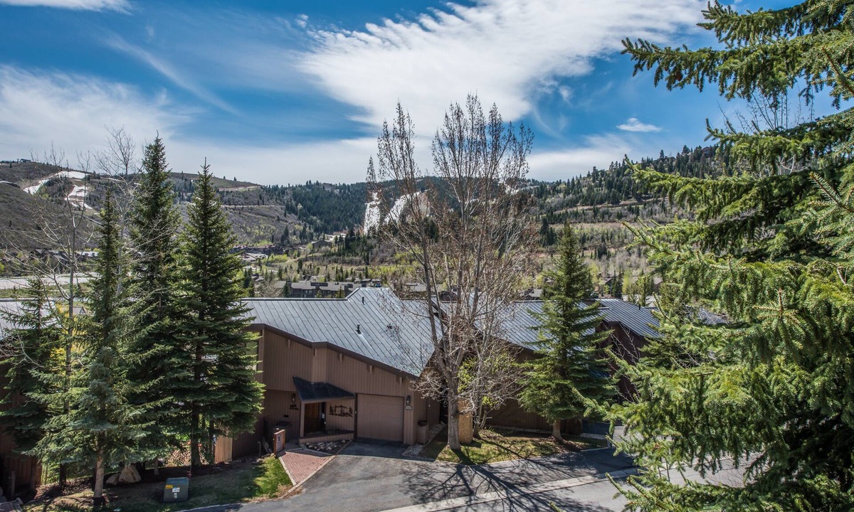 Deer Valley House | Modern Mountain Design, Luxury Resort Amenities, Game Room - Perfect for Families
