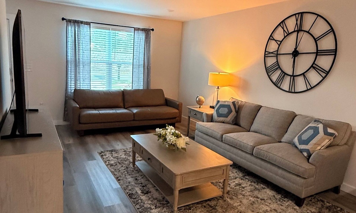 Hickory Apartment | Modern Spacious Stay, Fast Wi-Fi + Workspace
