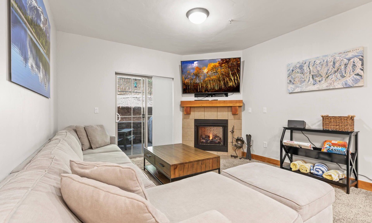 Bear Hollow Village Condo | Moose Mgmt at Bear Hollow 4203 Pool-Grill-Free Shuttle-Parking-Dogs Welcome