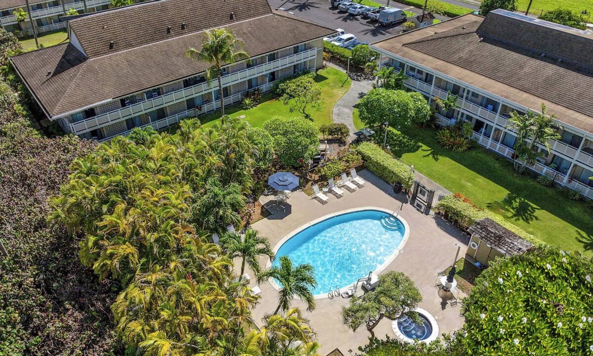Wailua Apartment | Mountain View Suite w/Balcony & Kitchen | Outdoor Pool | Steps from the Beach