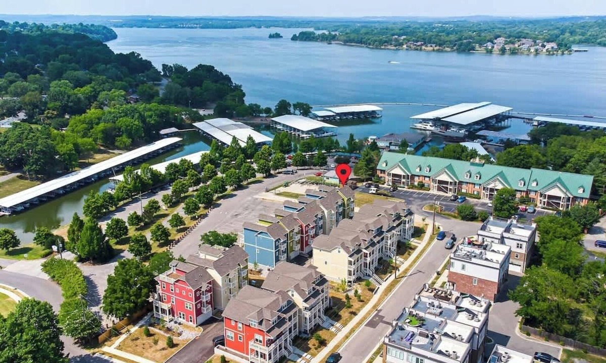 Lakewood Condo | Nashville Lakeview Family Friendly Townhome W Rooftop Deck Views