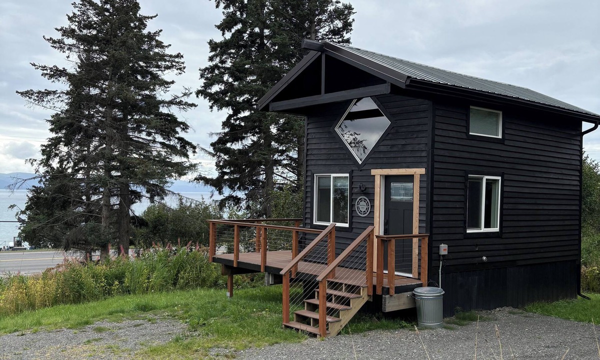 Homer Cottage | NAUTICAL NEST 1-bedroom cottage in cozy Homer, perfect for a relaxing getaway!