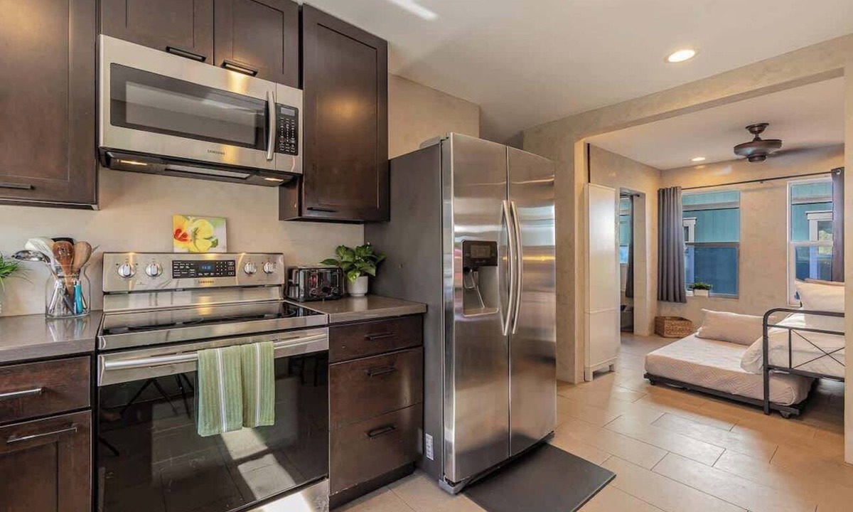 Wailuku Apartment | NEW! Central Maui 2BR | AC | Work-Friendly